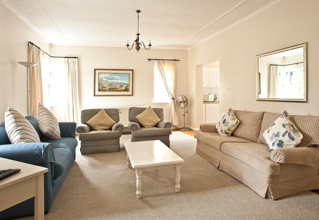 Squirrels Way Cottages Cape Town Room photo